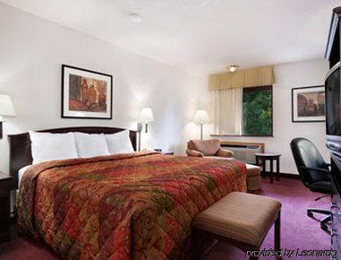 Days By Wyndham Clive - Hotel West Des Moines