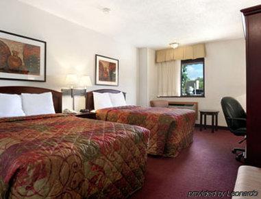 Days By Wyndham Clive - Hotel 2*