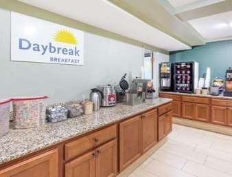 Days By Wyndham Clive - Hotel 2*